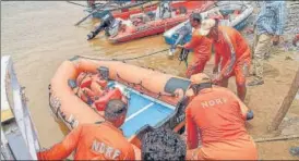  ?? PTI ?? ■ NDRF personnel carry out rescue operations after a tourist boat capsized in the swollen Godavari river in Andhra Pradesh. At least 37 people were killed in the tragedy.