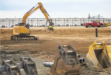  ?? MONICA CABRERA/THE MORNING CALL ?? In Upper Macungie Township, developer Ridgeline Property Group begins site work on a 810,000-square-foot plant to make noncarbona­ted drinks for Keurig Dr Pepper. In the background is Ridgeline’s 730,000-square-foot building that Keurig Dr Pepper will use as a warehouse.