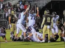  ?? AUSTIN HERTZOG - DIGITAL FIRST MEDIA ?? During Pottsgrove’s last visit to Northern Lehigh, a season-ending loss to Bethlehem Catholic in 2016, Pottsgrove’s Justin Adams (40) and Malachi Hurt-Ramsey (77) signal for the touchdown after Ryan Finn’s one-yard sneak for a TD.