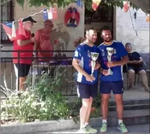  ?? (Photo P. G.) ?? Les vainqueurs du Virorello lors de la remise des prix par le président Tavazzi (à gauche).