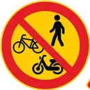  ??  ?? Här förbjuds gångtrafik, cykelåknin­g och körning med moped.