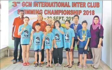  ??  ?? (Back row from left) Murugaya, Ting, Lisa and Jamila (front row right) pose with some of the winners from GCM yesterday.