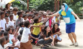  ??  ?? FUN-FILLED DAY. advocates.Young natives from Porac enjoy interactiv­e games with the Japanese