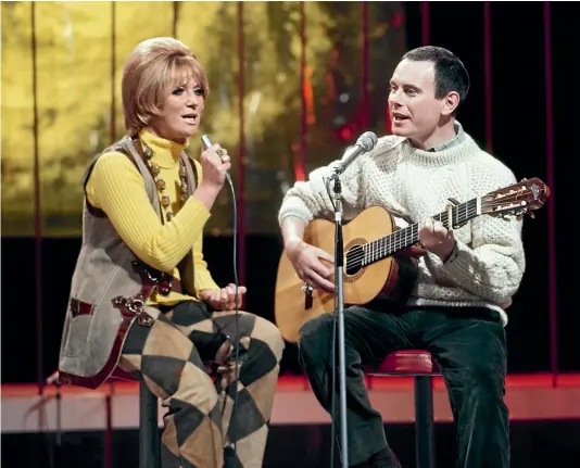  ?? GETTY IMAGES ?? Tom Springfiel­d performing Morning Please Don’t Come with sister Dusty on Top of the Pops in 1970.