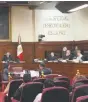  ??  ?? Respaldan a víctimas.Una vez que se acredita la existencia de actos de tortura en un proceso, los jueces deben declarar nula esa confesión.