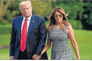  ?? EFE ?? Melania, de la mano de su marido y ex presidente de Estados Unidos, Donald Trump.