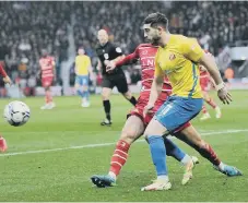  ?? ?? Sunderland’s Lynden Gooch sends in a cross.