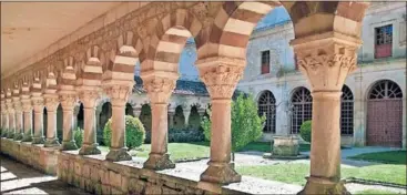  ??  ?? ROMÁNICO PURO. El monasterio se empezó a construir en el año 899.