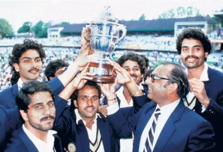  ?? THE HINDU PHOTO
LIBRARY ?? On top of the world: (From left) Ravi Shastri, K. Srikkanth, Yashpal Sharma, Kirti Azad, P. R. Mansingh (team manager) and Dilip Vengsarkar proudly hold the World Cup trophy after winning the na in 1983.