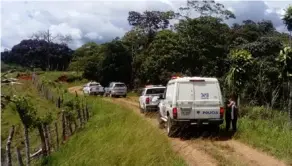  ?? EFRAÍN ZÚÑIGA ?? Oficiales de la Fuerza Pública se han mantenido vigilantes ante lo suscitado en el caso de la finca Yowi Senoglö.