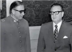  ??  ?? Chilean President Salvador Allende with General Augusto Pinochet.