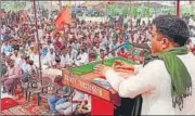  ?? SAKIB ALI/HT PHOTO ?? Leaders of various Kshatriya groups in western UP address the mahapancha­yat in Dhaulana on Wednesday.