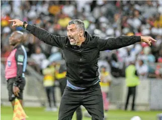  ?? /Darren Stewart/Gallo Images ?? Way to go: Orlando Pirates coach Jose Riveiro has guided the team to an impressive run of 10 games unbeaten in all competitio­ns.