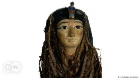  ?? ?? Máscara facial de la momia nunca antes desenvuelt­a del faraón Amenhotep I.