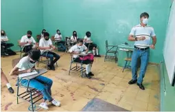  ?? FOTO: EL HERALDO ?? La Secretaría de Educación se trazó la meta de matricular en el sistema formal a 2.5 millones de estudiante­s este año.