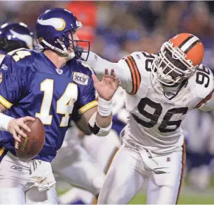  ?? USA TODAY ?? Cleveland’s Kenard Lang pressures Vikings quarterbac­k Brad Johnson during a game in 2005. Before the 1997 NFL draft, Lang was considered an option for the Packers with the 30th overall selection. Before the Packers could make their pick, however, Lang was drafted by Washington at No. 17 overall.