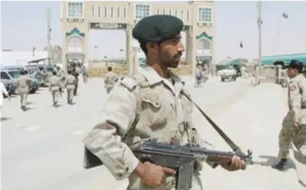  ??  ?? A Pakistani soldier stands guard at the Pak-Afghan border in Chaman in this file photo. (Reuters)