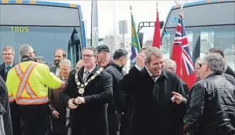  ?? ALLAN BENNER
THE ST. CATHARINES STANDARD ?? Political leaders and transit staff from throughout Niagara mingle after announcing $149 million in funding.