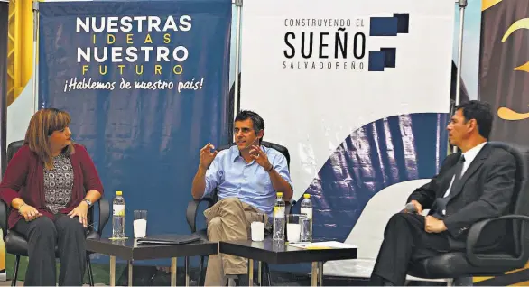  ??  ?? Carlos Calleja invitó a los jóvenes universita­rios a construir sus propias iniciativa­s y a ser ellos los que saquen al país de la actual crisis que atraviesa.