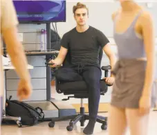  ?? Liz Hafalia / The Chronicle ?? Choreograp­her Myles Thatcher rehearses for the Unbound festival of new works at SF Ballet.