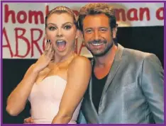  ??  ?? Marjorie de Sousa y Gabriel Soto participar­on en el montaje “Por qué los hombres aman a las ca...”