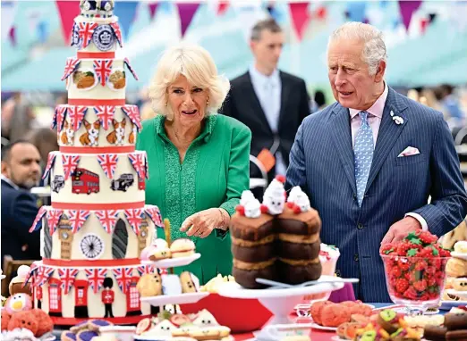  ?? ?? Sweet spot: Charles and Camilla examine the life-like goodies in Lucy Sparrow’s felt artwork at The Oval yesterday