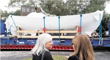  ?? JEFFEREE WOO Tampa Bay Times/TNS | December 2022 ?? Irene Weiss, left, and Debbie Sembler watch a Danish boat that helped Jewish families escape the Holocaust be transporte­d into a warehouse where it will be restored in Largo.