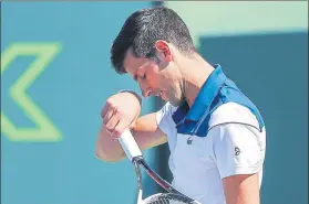  ??  ?? Novak Djokovic perdió ayer en la 2ª ronda de Miami contra Benoit Paire por 6-3 y 6-4