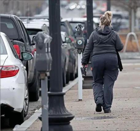  ?? STUART CAHILL — BOSTON HERALD ?? Parking in the city has meter readers confrontin­g angry motorists who go too far.