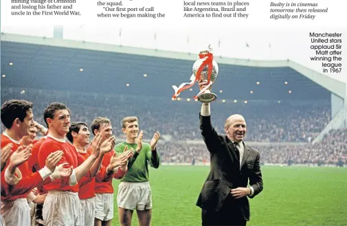  ??  ?? Manchester United stars applaud Sir
Matt after winning the league in 1967