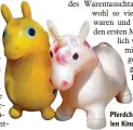  ??  ?? Die aufblasbar­en Pferdchen standen bei vie len Kindern hoch im Kurs.