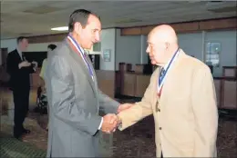  ?? PHOTO PROVIDED BY MARACICH FAMILY ?? Duke men’s basketball coach Mike Krzyzewski congratula­tes longtime men’s college basketball and football official Ed Maracich on his induction into the Chicagolan­d Sports Hall of Fame. Maracich died Feb. 3.