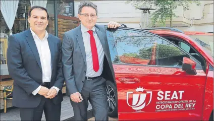  ?? FOTO: SIRVENT ?? Vicente Casado, director de Marketing de la RFEF, y Gabriele Palma, director de Marketing de SEAT España