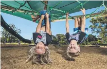  ?? Picture: JERAD WILLIAMS ?? Brothers Felix and Noah van Wijk playing at the playground at the Gold Coast Regional Botanic Gardens.