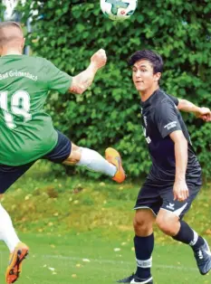  ?? Foto: Brugger ?? 15 Monate nach seinem Kreuzbandr­iss hat Özcan Safak das Mannschaft­straining beim FC Gundelfing­en wieder aufgenomme­n.