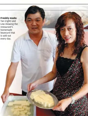  ??  ?? Freshly made: Tan (right) and Lew showing the restaurant’s homemade beancurd that is sold out every day.