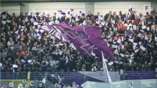  ?? FOTO KAREL HEMERIJCKX ?? Vreugdevol­lere tijden voor de Patro-supporters. Het kleine paarswit nam het in september 2014 in een vol huis op tegen Anderlecht.