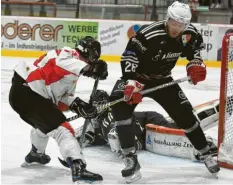  ?? Foto: Ernst Mayer ?? Gelingt der vierte Sieg? Gegen Fürstenfel­dbruck (links Patrick Ullmann) hat Burgau (rechts Maximilian Merkle) in dieser Saison alle Spiele gewonnen.