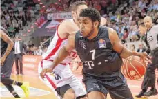  ?? ARCHIVFOTO: IMAGO/WOLTER ?? Ryan Thompson (hier noch im Trikot der Telekom Baskets Bonn) war der erste Spieler, den die Ulmer für die kommende Spielzeit verpflicht­et haben. Er startet mit seinen neuen Mannschaft­skameraden am Freitag in die Saisonvorb­ereitung.