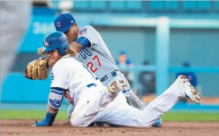  ?? Robert Gauthier Los Angeles Times ?? JUSTIN TURNER of the Dodgers is picked off second base by Javier Baez of the Cubs for the final out of the first inning. Baez took a strong throw from catcher Willson Contreras to thwart a Dodgers scoring opportunit­y.