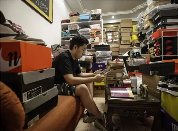  ??  ?? Tian Hao’s Beijing apartment mostly serves as storage space