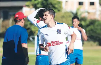  ?? FOTOS: EL HERALDO ?? El flaco Bonfigli ya suda la camiseta de los Leones. Su fichaje es toda una incógnita.