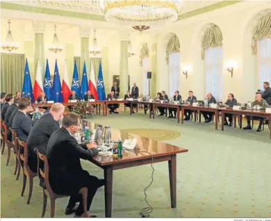  ?? PAWEL SUPERNAK / EFE ?? Imagen de la reunión del Consejo de Seguridad y Defensa Nacional.