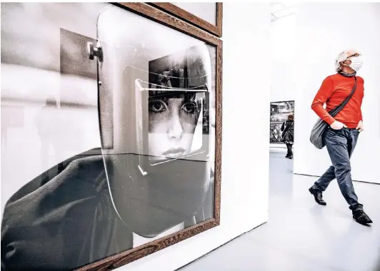  ?? FOTO: ANDREAS
ENDERMANN ?? Die Ausstellun­g „Untold Stories“mit Fotos von Peter Lindbergh können Interessie­rte bis zum 12. Juli besuchen.