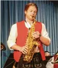  ??  ?? Der „King“des Saxofons: Andreas Rampp. Er sorgte mit seiner Elvis Inter pretation für Gänsehauts­timmung.