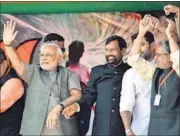  ??  ?? BJP PM candidate Narendra Modi, Ram Vilas Paswan and other leaders in Muzaffarpu­r on Monday. SANTOSH KUMAR/ HT PHOTO