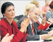  ?? Foto: dpa / Britta Pedersen ?? Gregor Gysi und Sahra Wagenknech­t. In seiner Bundestags­fraktion will der heimliche Chef der Linken von Gleichbere­chtigung nichts wissen.