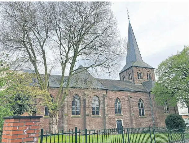  ?? FOTOS: LUDMILLA HAUSER ?? St. Antonius nahe Rhein und Neulandpar­k ist die kleinste und älteste der Wiesdorfer Kirchen.