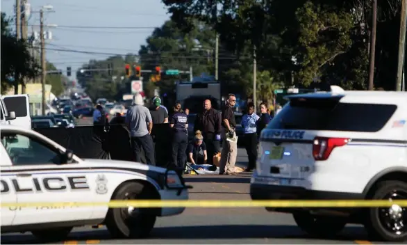  ?? (Jones, Octavio/Tampa Bay Times via AP) ?? Law enforcemen­t agents investigat­e a fatal shooting in the Seminole Heights neighborho­od in Tampa, Fla., Tuesday, Nov. 14, 2017. Police searched the neighborho­od after a person was shot dead, possibly by a serial killer. Spokesman Steve Hegarty said...