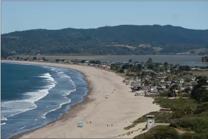  ?? ALAN DEP — MARIN INDEPENDEN­T JOURNAL, FILE ?? Stinson Beach would be among areas where properties could be affected by a temporary moratorium on new short-term rentals to address the housing shortage.